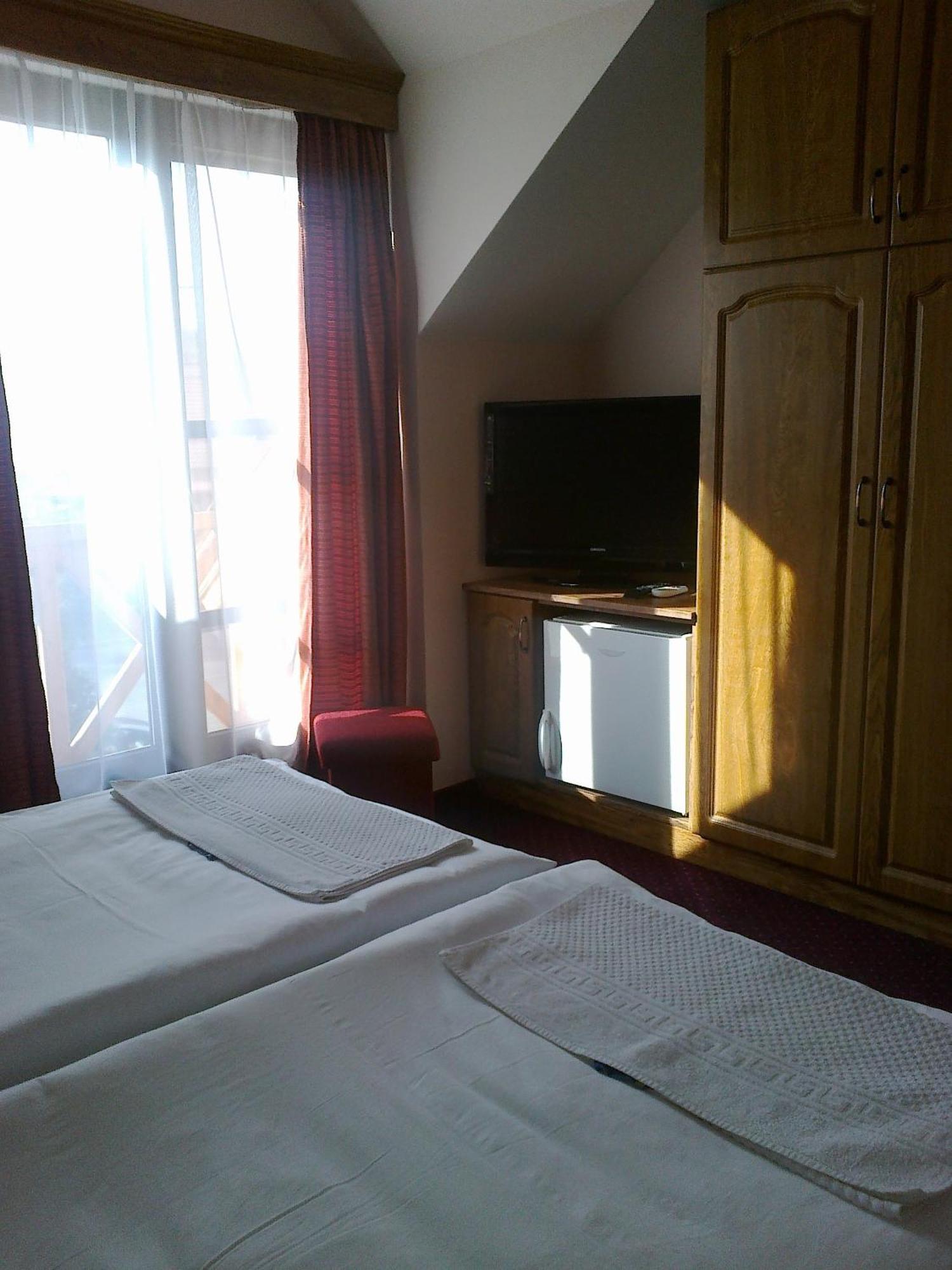 Gyoergyey Kastely Panzio Es Etterem Hotel Tapiogyorgye Exterior photo