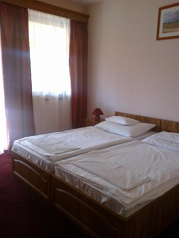 Gyoergyey Kastely Panzio Es Etterem Hotel Tapiogyorgye Room photo